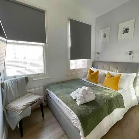 Beautiful And Spacious Flat Лондон Экстерьер фото