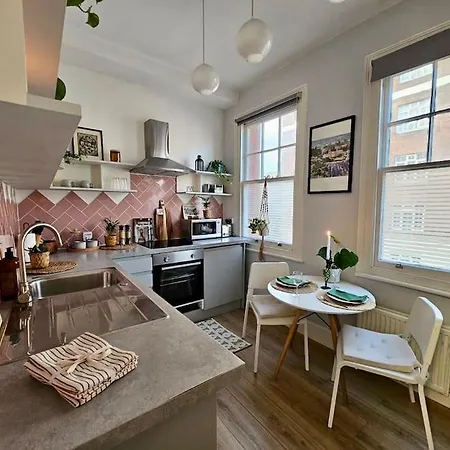 Beautiful And Spacious Flat Лондон Экстерьер фото