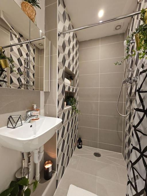 Апартаменты Beautiful And Spacious Flat *
