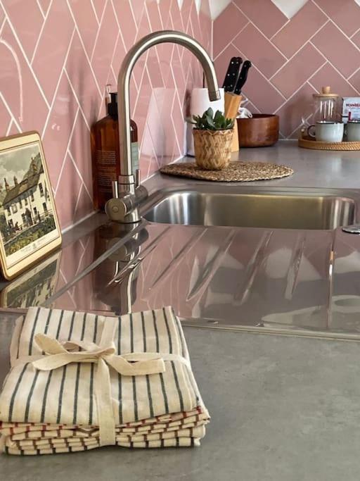 Апартаменты Beautiful And Spacious Flat Лондон