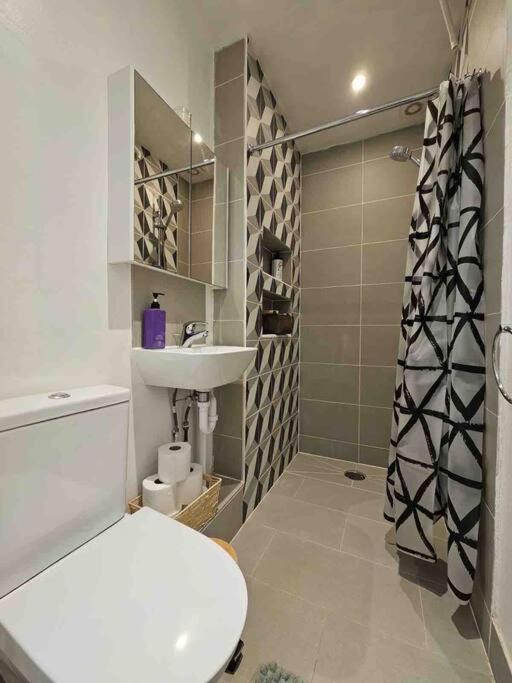 Апартаменты Beautiful And Spacious Flat